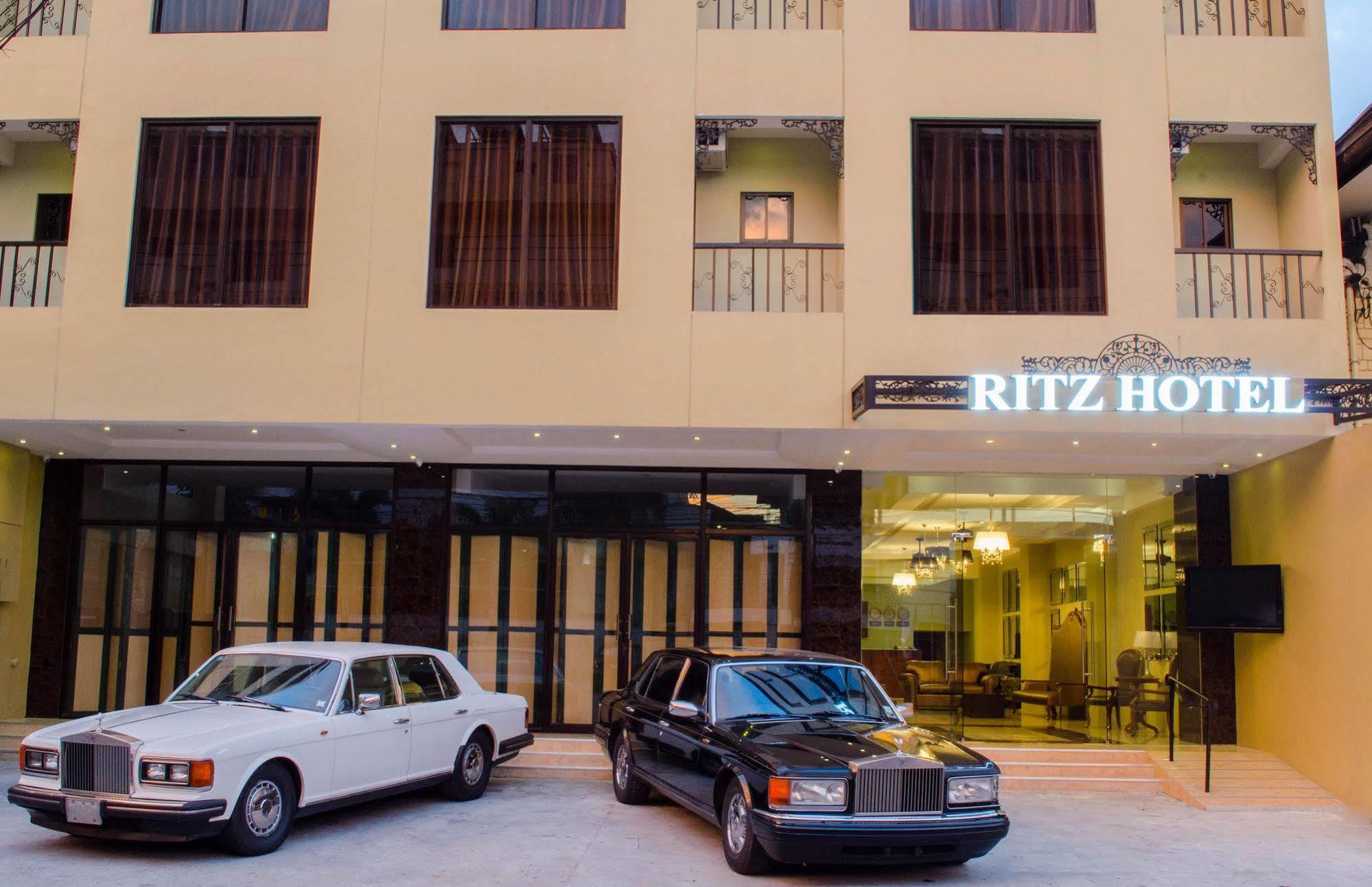Ritz Hotel Angeles Buitenkant foto